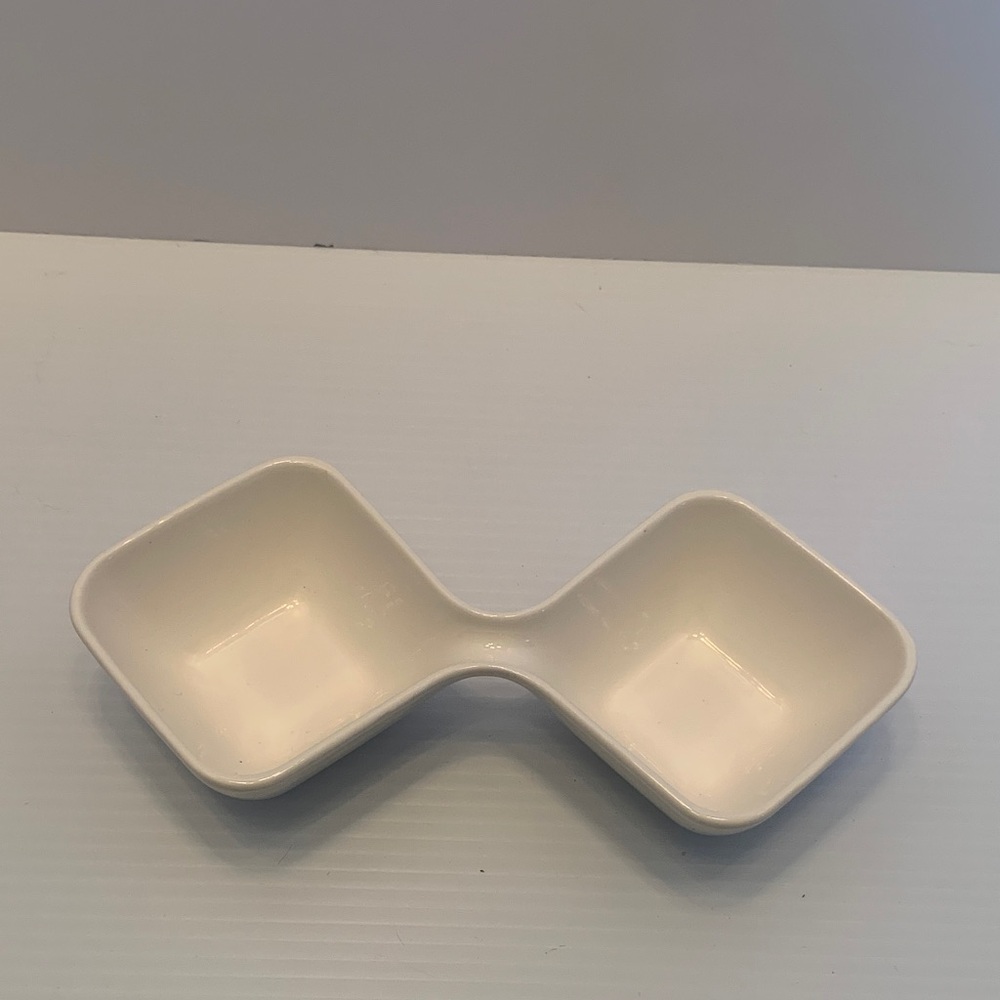 10 Strawberry Street Double Condiment Serving Bowl